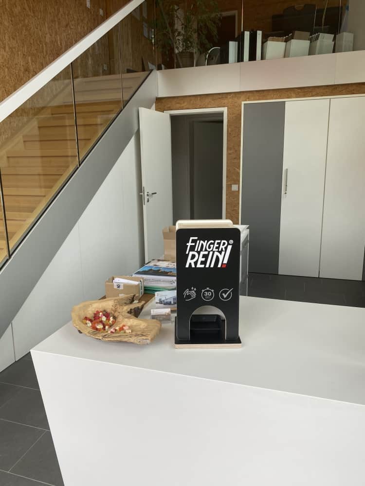 Fingerrein Desinfektionsspender Empfang