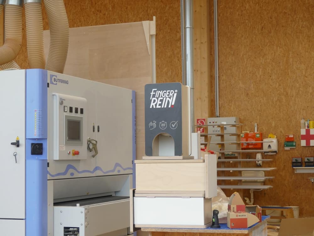 Produktion Fingerrein Desinfektionspender Hydaulikpresse